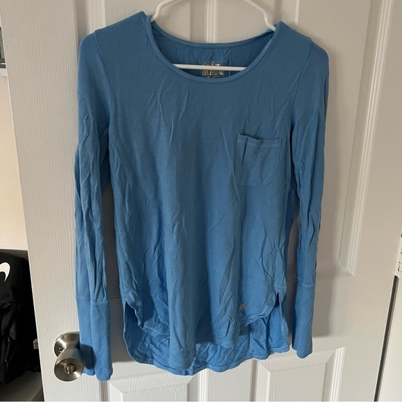 Blue Lilly Pulitzer Long Sleeve - Picture 1 of 6